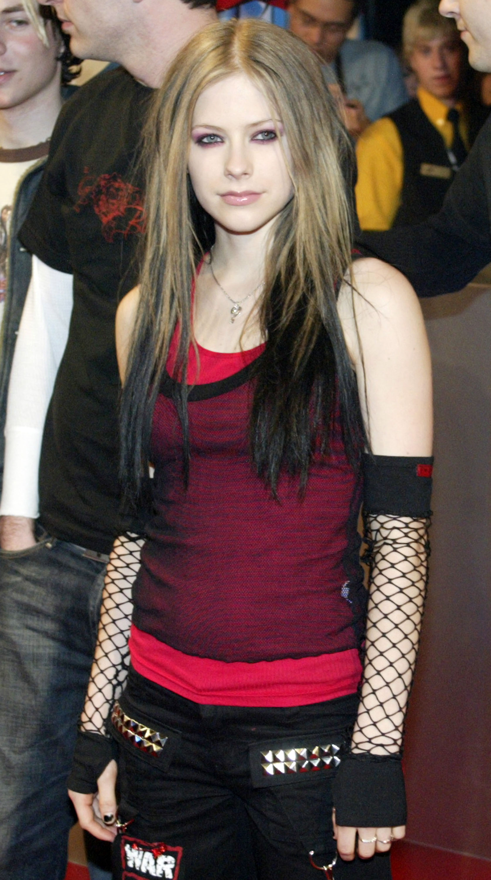 EDMONTON, AB - APRIL 4: Avril Lavigne walks the red carpet during the JUNO Awards ceremony at the Rexall Centre in Edmonton, Alberta, Canada on Sunday, April 4, 2004.
(Donald Weber/Getty Images)