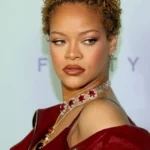 Rihanna está fazendo com que a gente queira um cabelo curtinho!