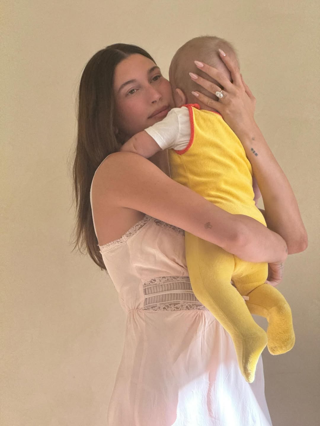 Hailey Bieber revela produtos queridinhos usados na gravidez – a partir de R$ 74,90