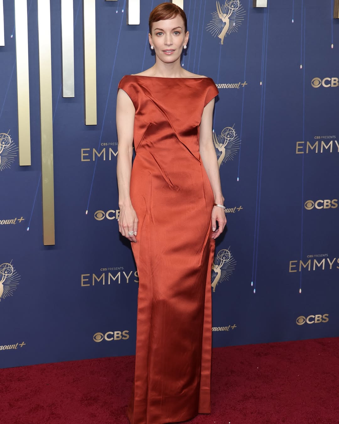 looks-Emmy-2025-tapete-vermelho-garotas-estupidas15