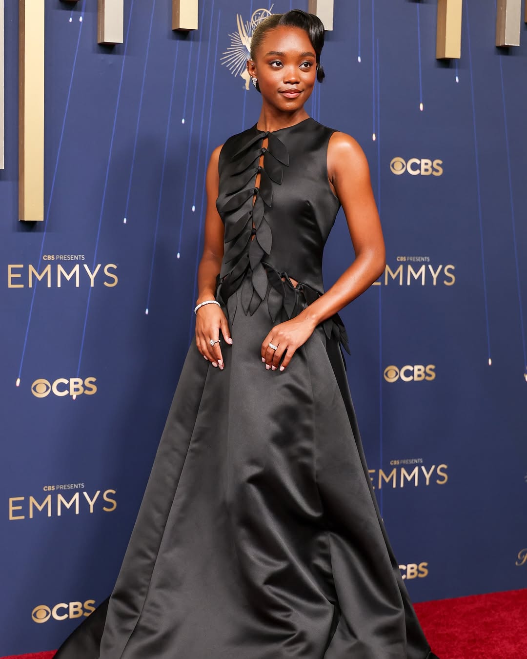 looks-Emmy-2025-tapete-vermelho-garotas-estupidas7