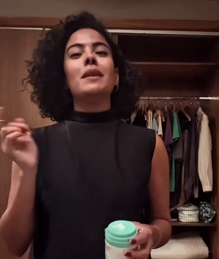 Descobrimos o creme hidratante facial que deu o glow up na Maria de Fátima
