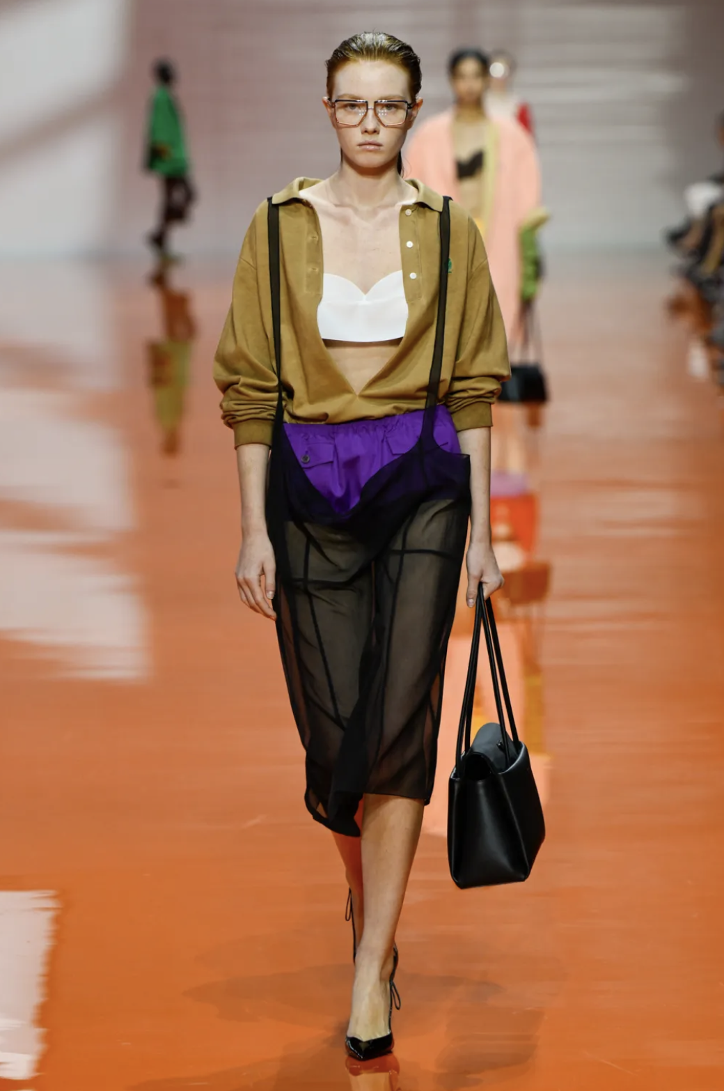prada-desfile-milao-2026-verao-garotas-estupidas11