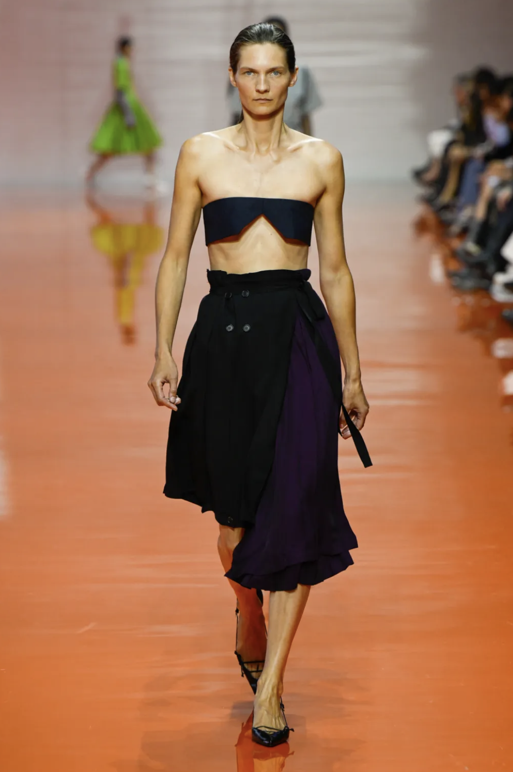 prada-desfile-milao-2026-verao-garotas-estupidas2