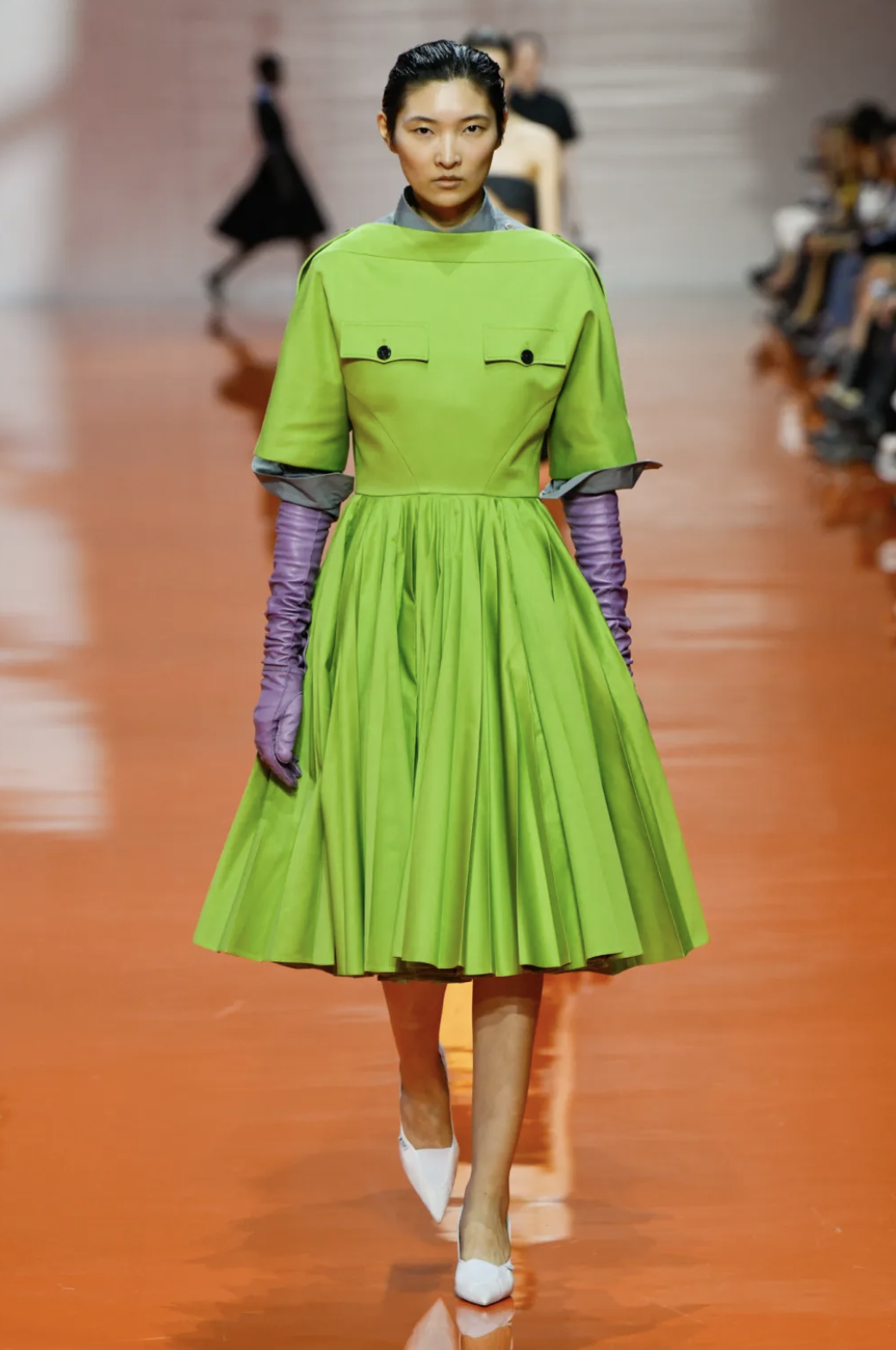 prada-desfile-milao-2026-verao-garotas-estupidas3