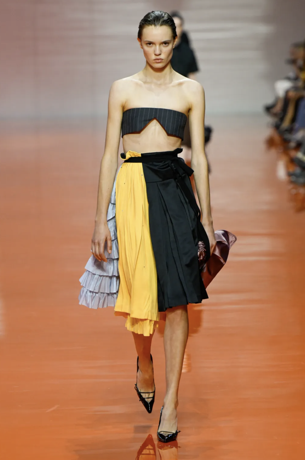 prada-desfile-milao-2026-verao-garotas-estupidas4