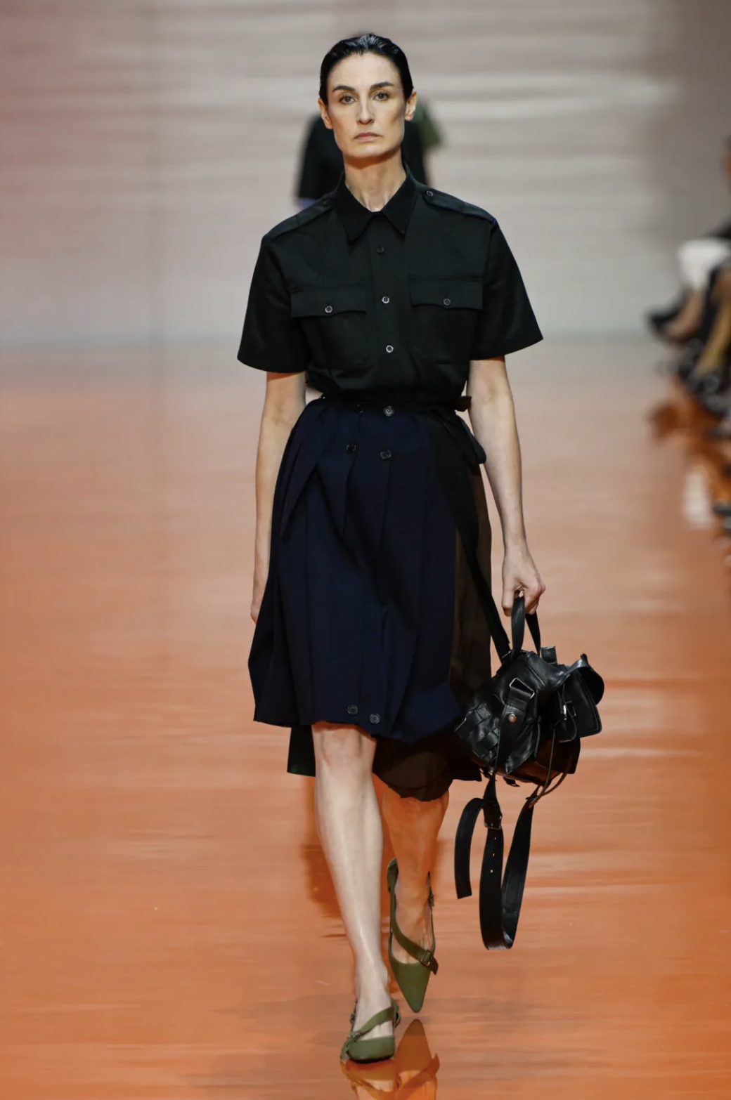 prada-desfile-milao-2026-verao-garotas-estupidas5