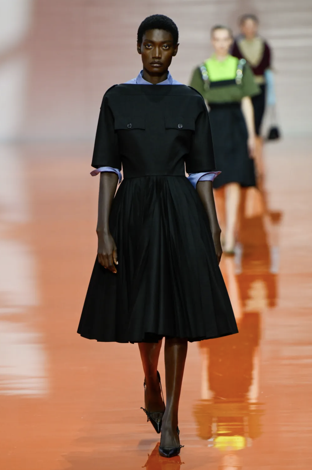 prada-desfile-milao-2026-verao-garotas-estupidas6