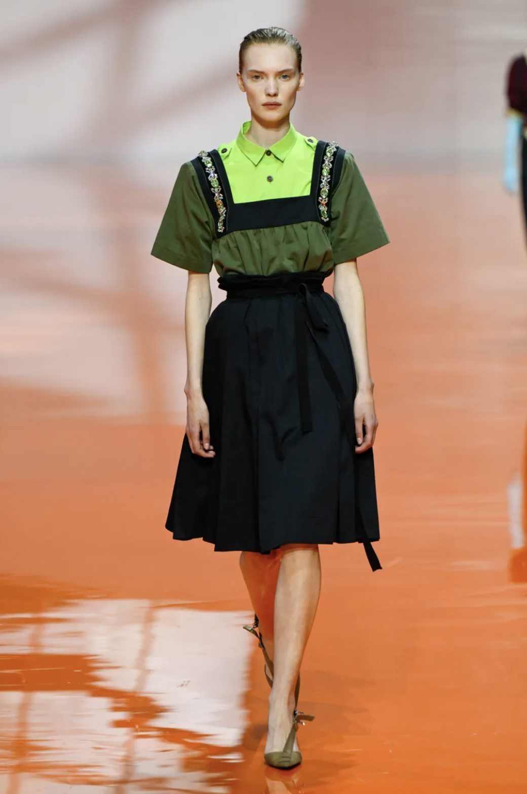prada-desfile-milao-2026-verao-garotas-estupidas7