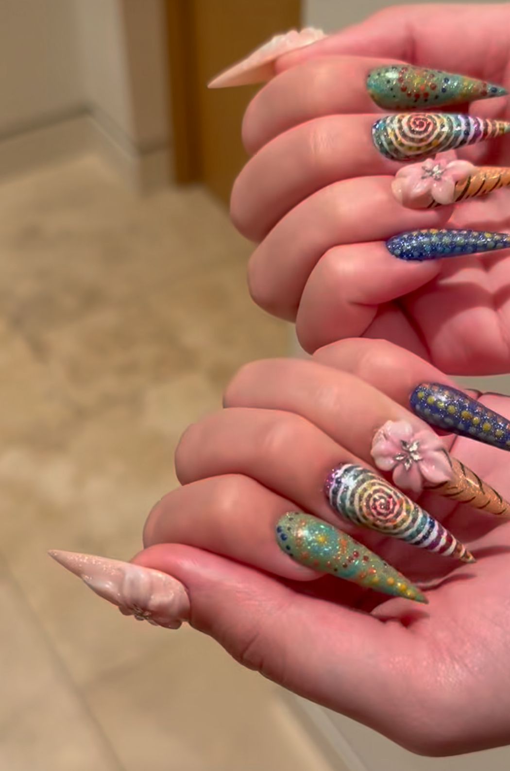 Que tal as unhas com a nail art da vez em um só clique?