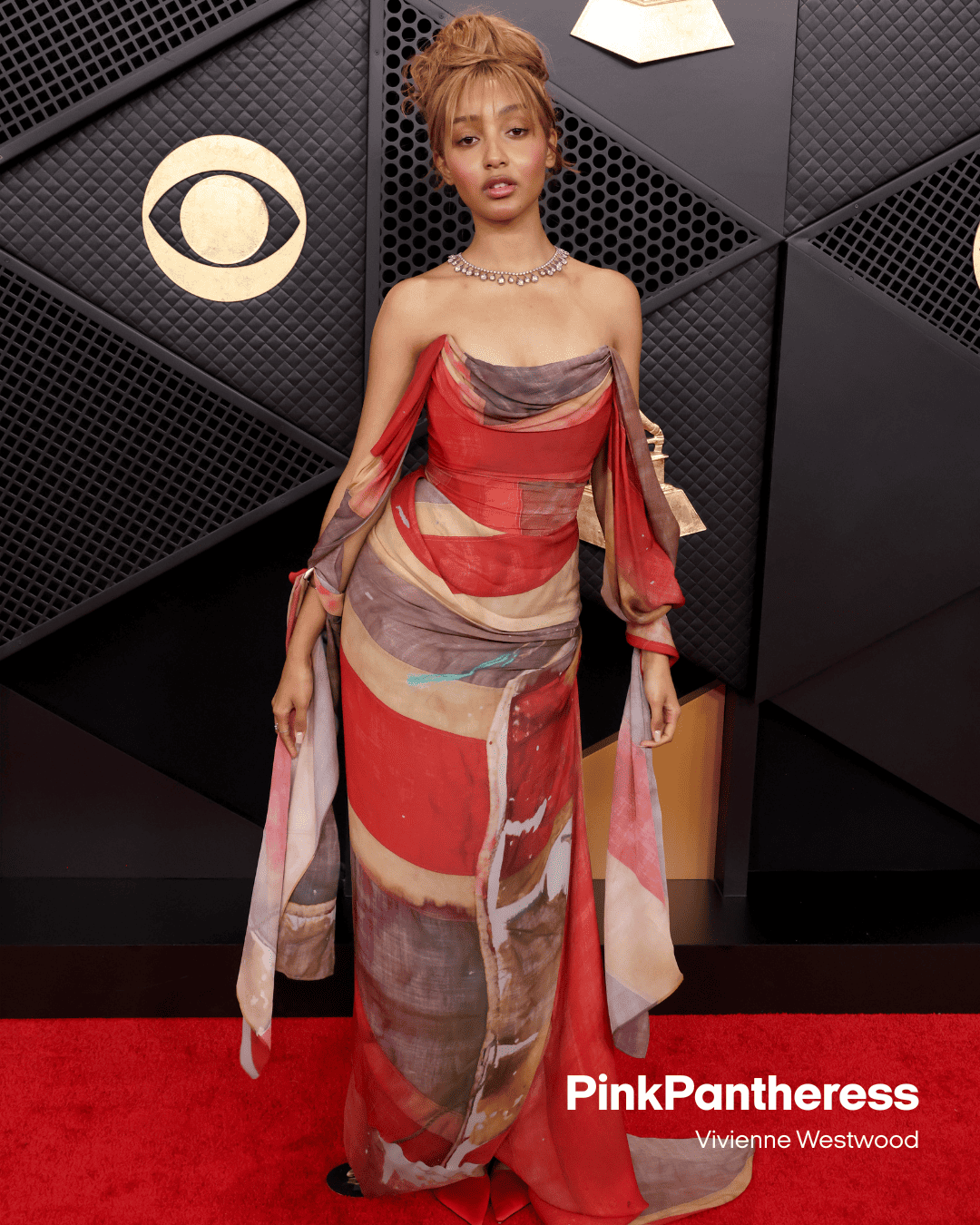 pinkpantheress-vivianne-westwood-look-grammy-garotas-estupidas