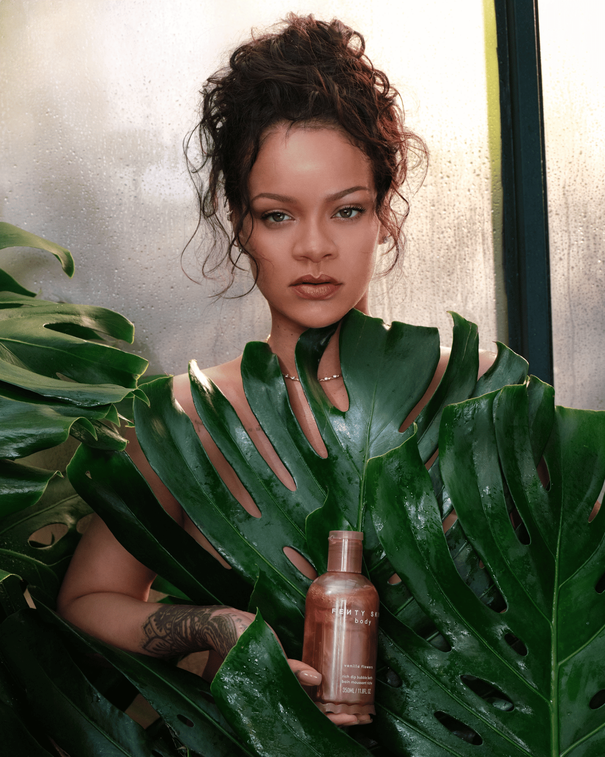 Essas são as novidades de beauté: esfoliante para os lábios, pó com fotoproteteção e stick para os olhos