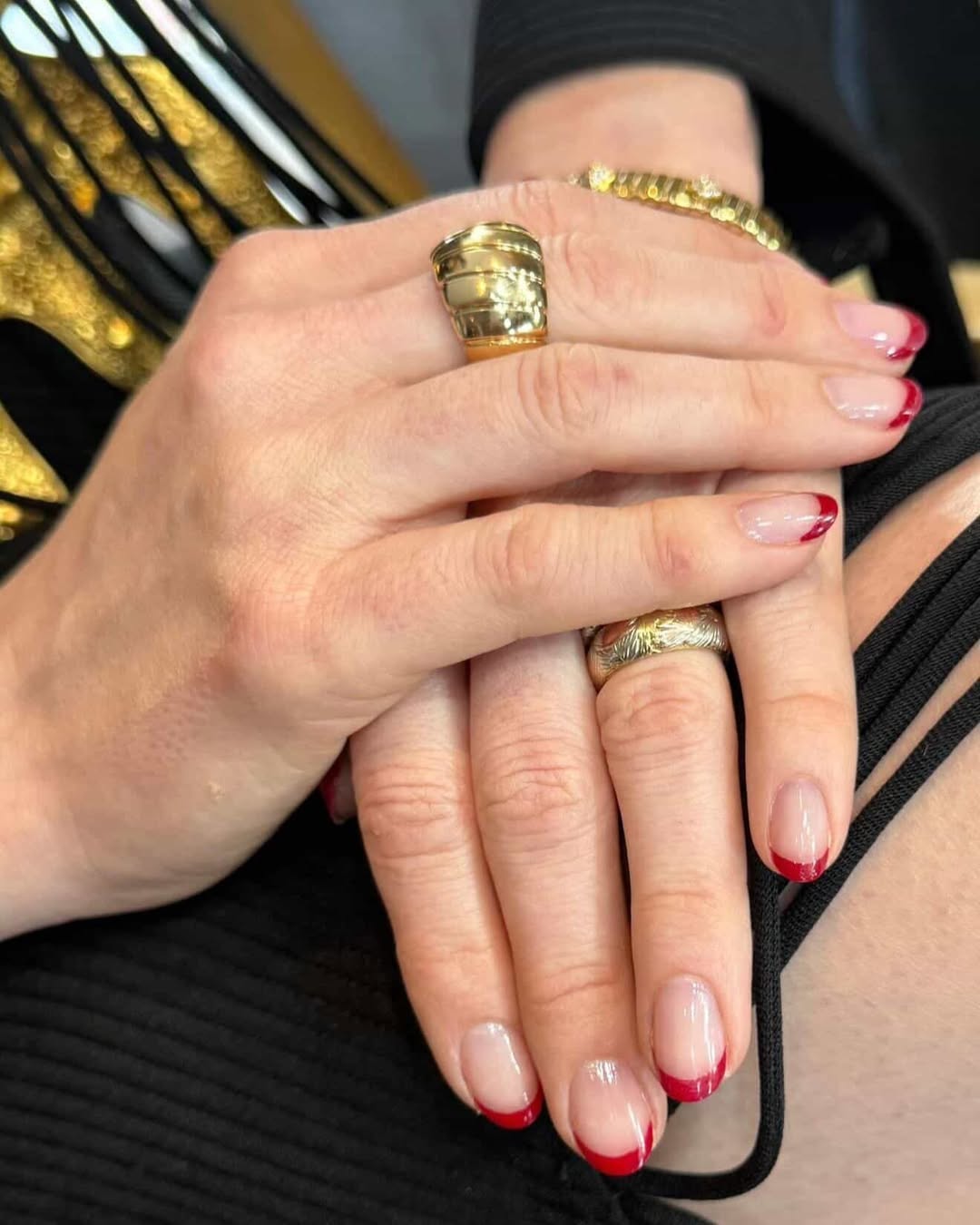 Que tal apostar na francesinha vermelha como Anne Hathaway?