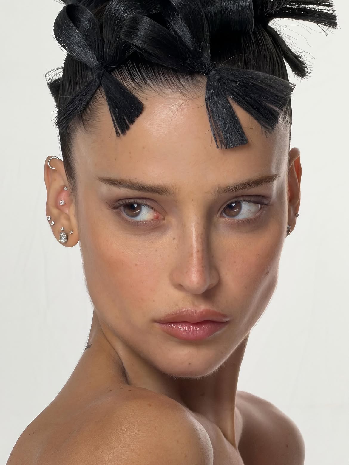 Adeus, rebeldia: como o piercing ficou chique?