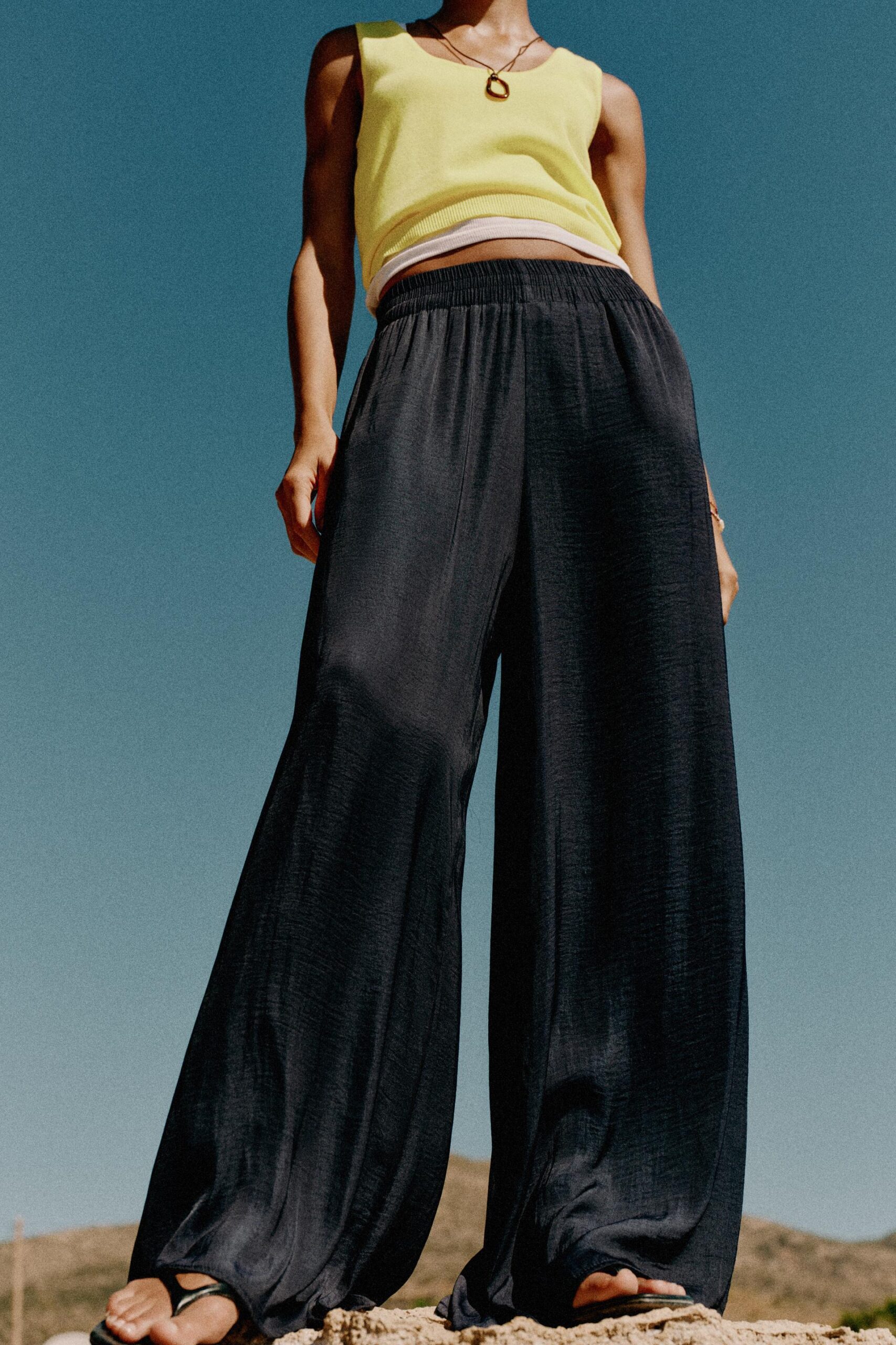 Como uma calça da Zara se transformou na peça mais perigosa do mundo?