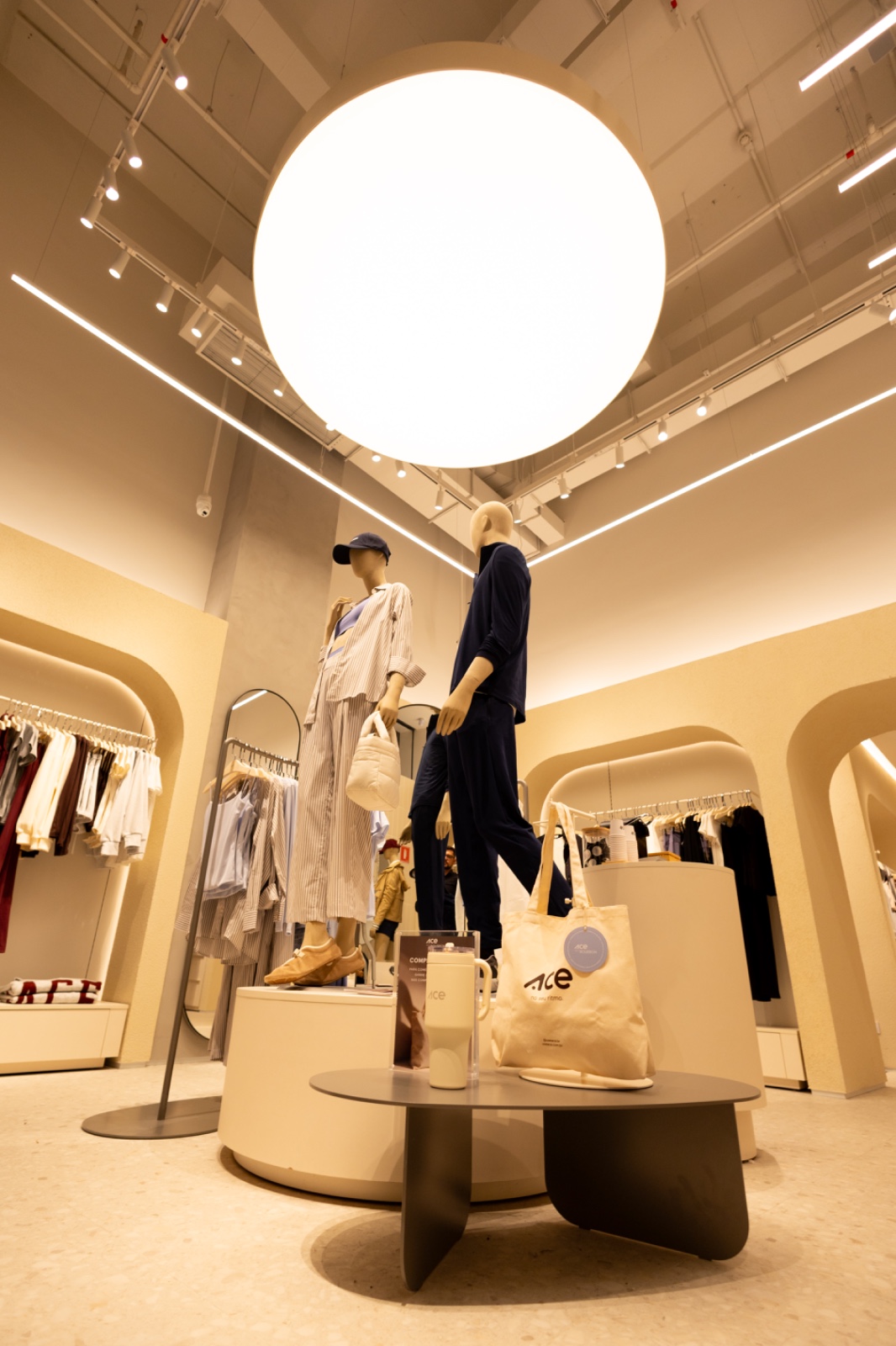 ACE leva seu athleisure minimalista para o Shopping Bourbon