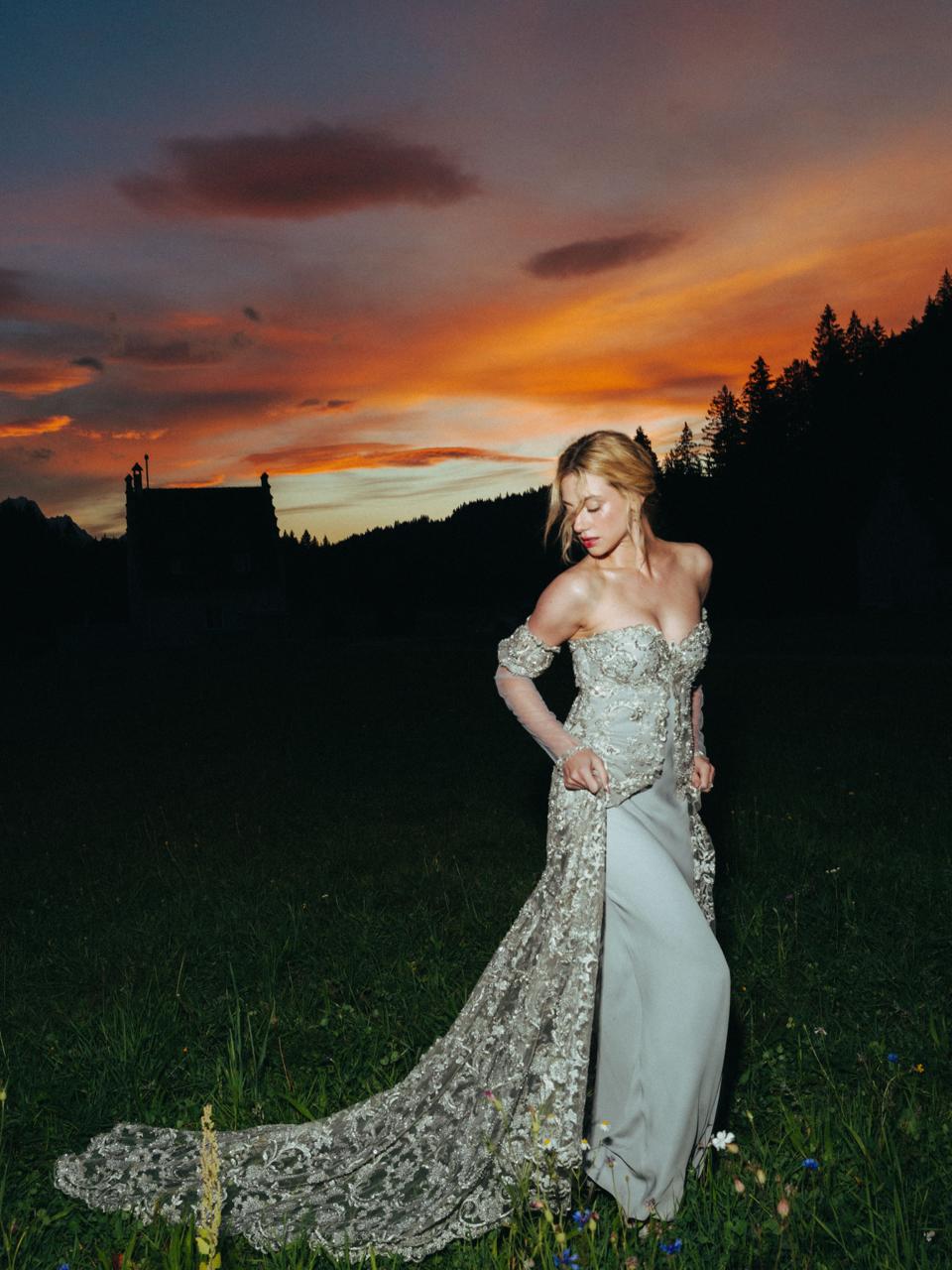Lili-Reinhart-look-cinema-filme-para-sempre-cinderela1