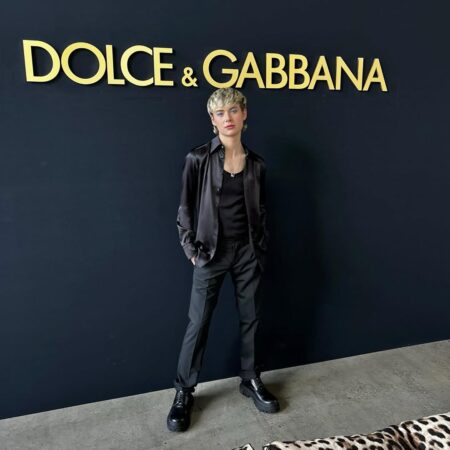 Jake Warden, maquiador global de Dolce & Gabbana Beauty, entrega seu produto favorito da linha: “Sua pele vai continuar impecável o dia inteiro”