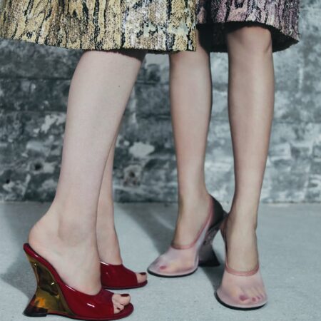 A vez das sandálias wedge: saiba tudo sobre as queridinhas das fashionistas