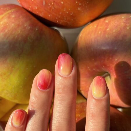 Unhas hiper realistas inspiradas em frutas prometem ser a trend do verão