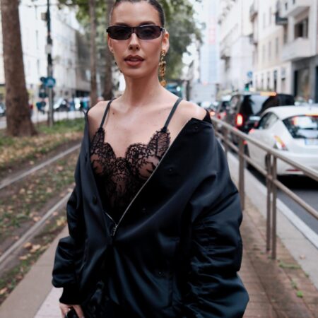 Camila Coutinho prestigia desfile da Dolce & Gabbana na Semana de Moda de Milão