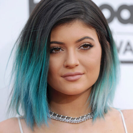 O cabelo azul é o comeback mais rebelde de 2026 até agora