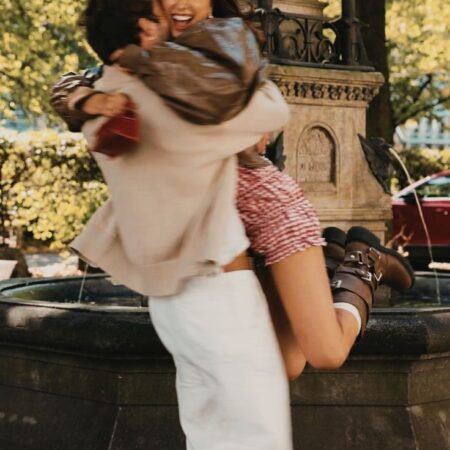 Ter um namorado é constrangedor hoje em dia? De acordo com a British Vogue, sim!