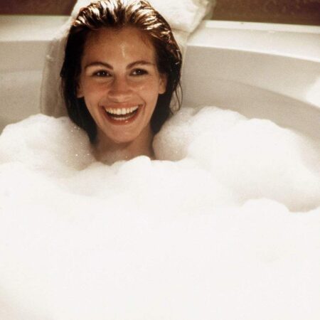 Tomar banho no escuro pode te ajudar no controle de estresse? Descubra!