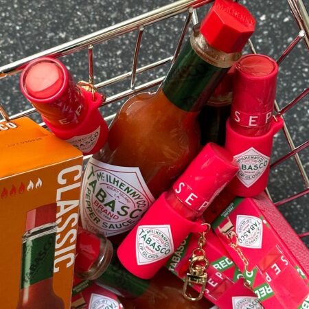 Que tal um gloss para deixar os lábios picantes?