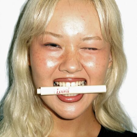 Novidades de beleza: novos séruns faciais, perfumes da vez, boca metalizada e outras news