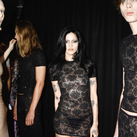 Demna conduz Gucci a nova atitude ampliada e exagero calculado