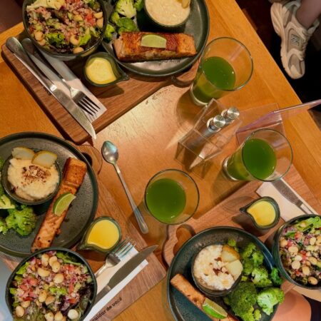 Quinoa Better Living aposta em conceito de alimentação saudável em São Paulo