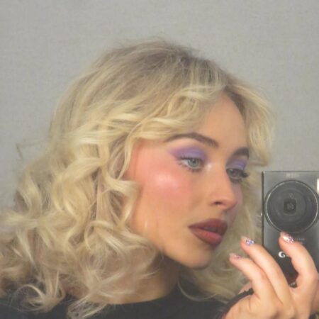 A sombra roxa está vivendo o seu auge? Ame ou odeie, as celebs estão trazendo o tom de volta