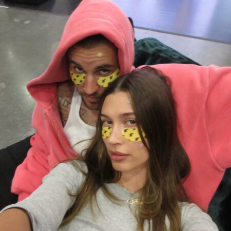 Rhode, marca de Hailey Bieber, anuncia collab com Justin Bieber