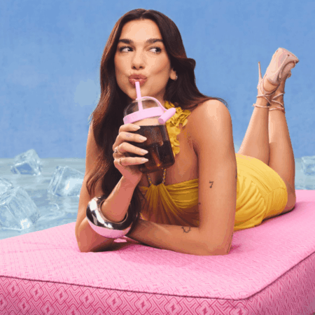 Nespresso une Dua Lipa e George Clooney em nova campanha protagonizada pela cantora