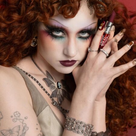 Chappell Roan é o novo rosto de M·A·C VIVA GLAM