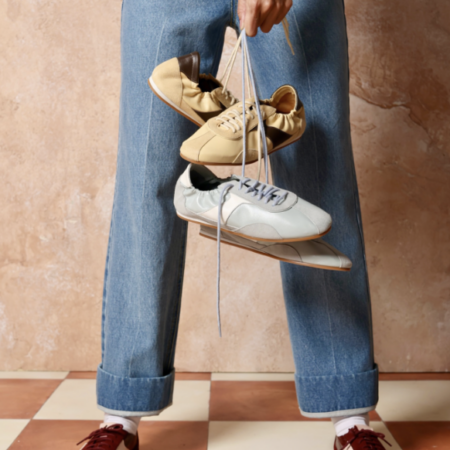 Entre a sapatilha e o tênis: conheça a sneakerina, o sapato queridinho das fashionistas
