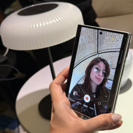 Que tal um celular em novo formato? Conhecemos a linha de dobráveis da Samsung!
