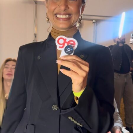 Camila Pitanga resgata peça de roupa de 20 anos atrás para desfile no SPFW