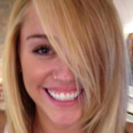 Miley Cyrus ficou loira!