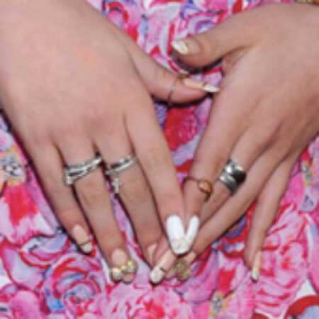 As unhas da Bella Thorne!
