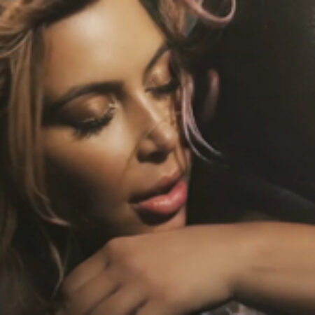 Kim Kardashian no novo clipe de Kanye West