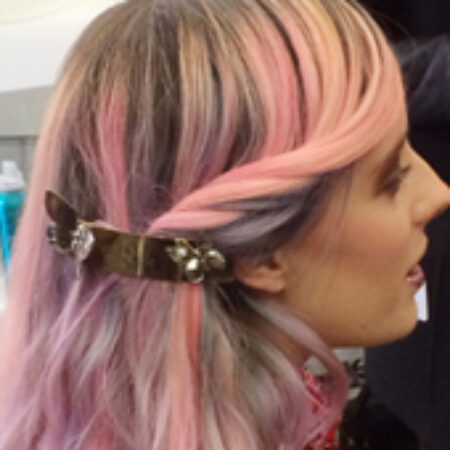 Girl to watch: a modelo Chloe Norgaard e seu cabelo colorido