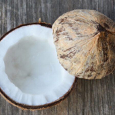 9 usos para o óleo de coco na rotina de beleza