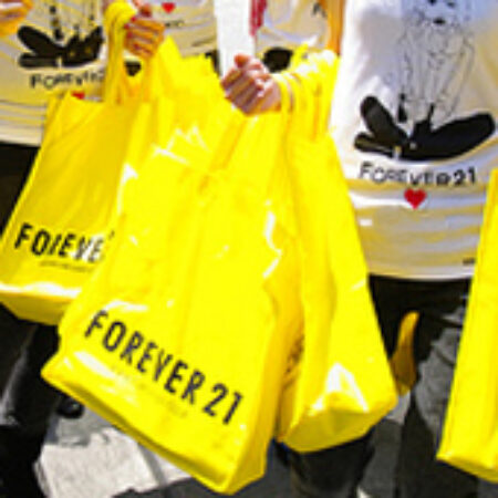 Forever 21 ainda mais barata? Vem aí a F21 Red, com jeans por US$ 7,80!