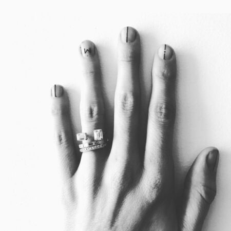 Que tal tatuar (mesmo) as unhas?