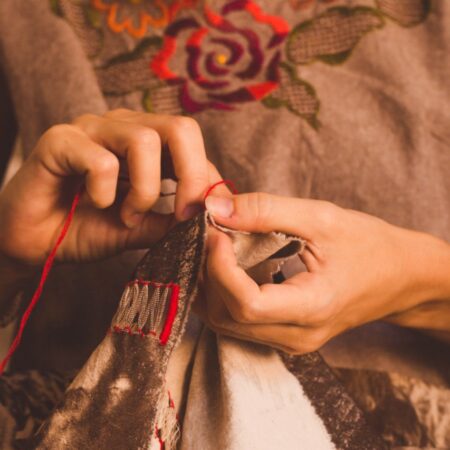Bordando o feminino, na coluna de Bruna Valença