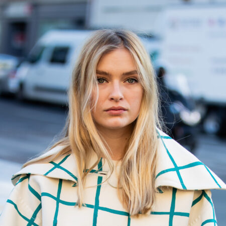 Um papo com a Camille Razat, a Camille de Emily in Paris