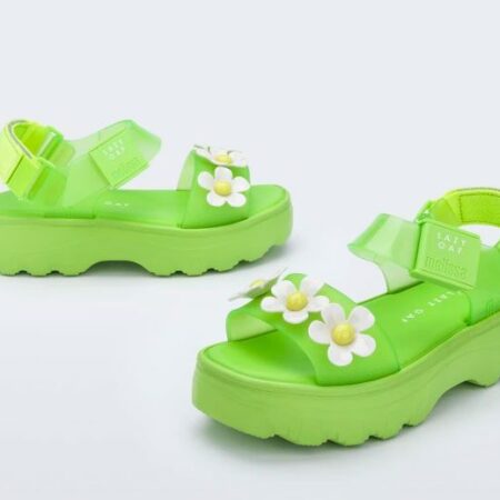 Jelly shoes ou sandálias plásticas: veja como criar 3 looks com o item!